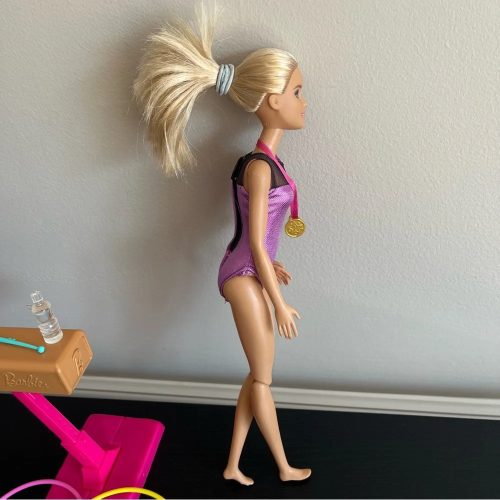 Barbie Gymnastics Careers Playset Gymnast Doll Balance Beam Spinning Clip Hoops